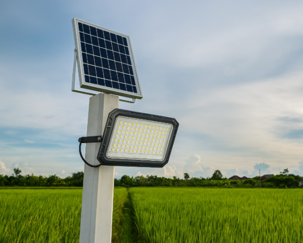 PROYECTOR DE AREA LED 1300 LM SOLAR - Imagen 3